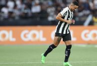 Lateral campeão pelo Botafogo detona ex-treinador do clube: "Horroroso"