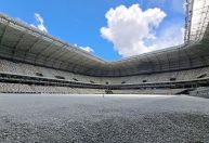 Menin sobre gramado sintético na Arena MRV: “É de última geração”
