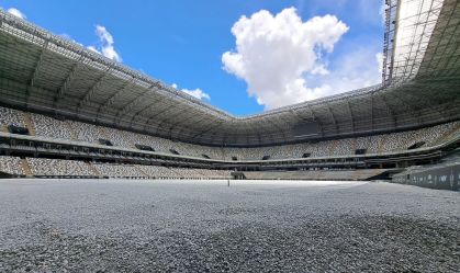 Menin sobre gramado sintético na Arena MRV: “É de última geração”
