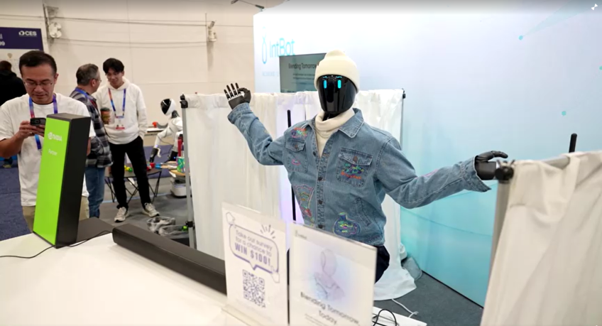 Robô humanoide Nylo, da IntBot, na CES 2025 • Reuters