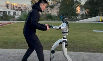 Robô aprende a dançar valsa com humanos; veja vídeo