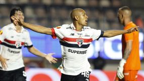Ryan Francisco comemora gol contra a Portuguesa