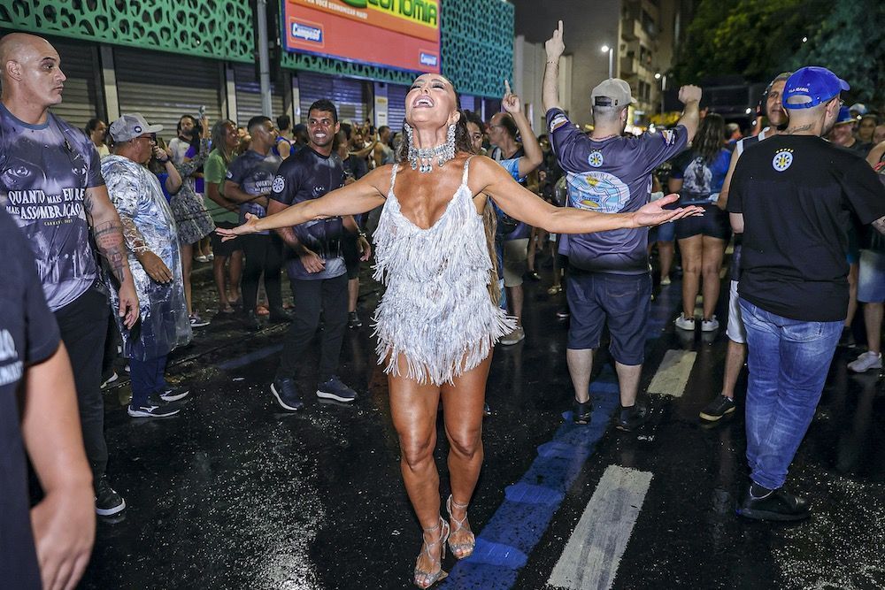 Sabrina Sato no ensaio da Unidos de Vila Isabel • Anderson Bordê / AgNews