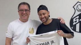 Inicialmente, Neymar recebeu a camisa 11 no Santos