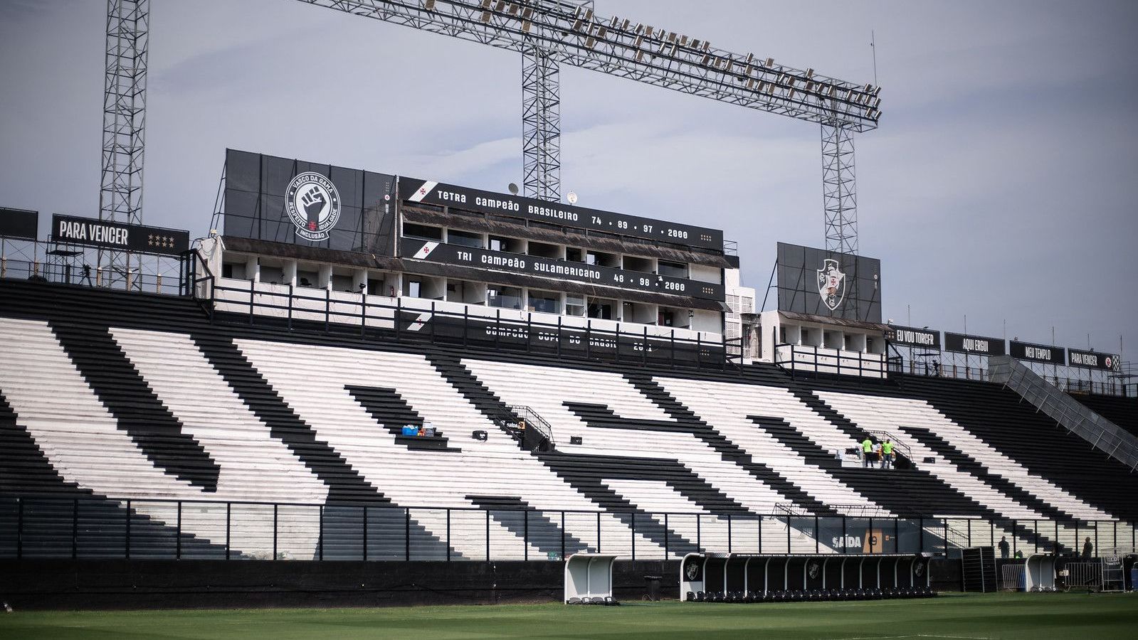 Vasco x Ceará: escalações e onde assistir ao jogo do Brasileirão