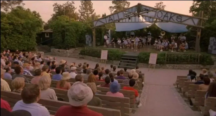 O anfiteatro do Charles S. Farnsworth Park foi locação de uma das cenas mais famosas de American Pie 2 • Reprodução/Universal Pictures