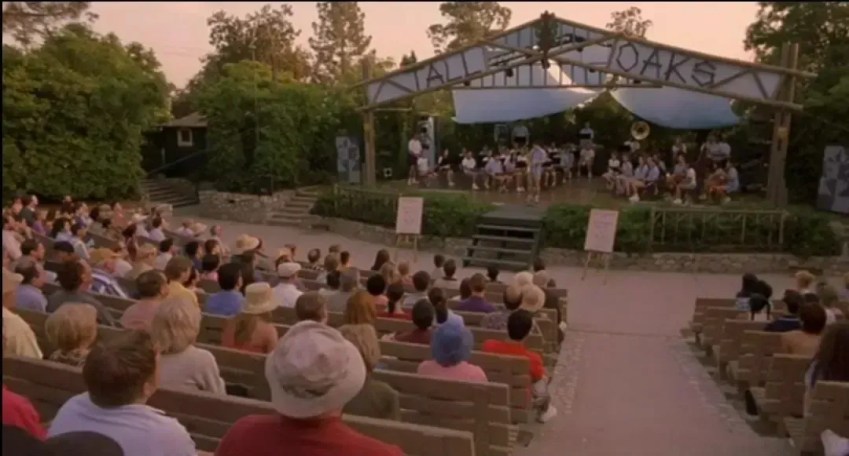 O anfiteatro do Charles S. Farnsworth Park foi locação de uma das cenas mais famosas de American Pie 2 • Reprodução/Universal Pictures