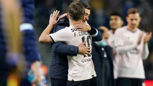 Abraço de pai e filho: Sérgio e Francisco Conceição quando trabalharam juntos no Porto