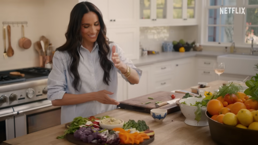 Meghan Markle cozinha e até cuida de uma colmeia no trailer de "White love, Meghan", sua série de lifetyle na Netflix