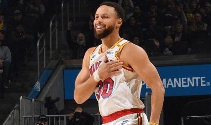 Curry faz história na NBA com performance perfeita de três pontos