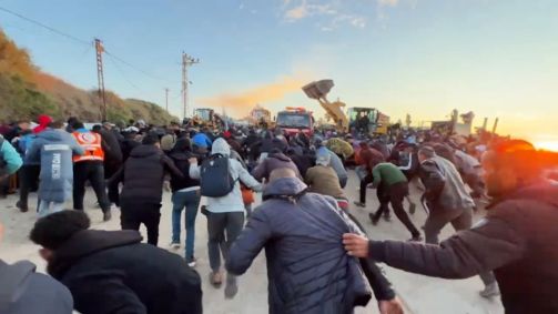 Moradores de Gaza tentam fugir de disparos israelenses