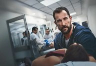 Fãs de "Plantão Médico" inspiraram Noah Wyle a fazer "The Pitt"