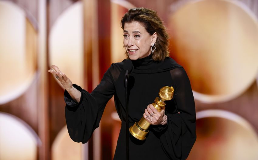 Fernanda Torres discursa ao receber o prêmio de Melhor Atriz em filme de drama • Sonja Flemming/CBS via Getty Images