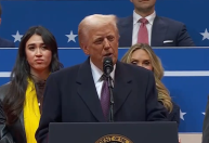 Donald Trump perdoa manifestantes que invadiram o Capitólio em 2021