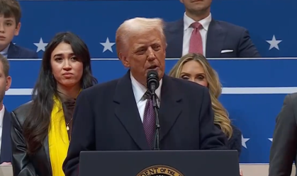 Donald Trump perdoa manifestantes que invadiram o Capitólio em 2021