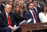 Trump ouve apelo por imigrantes e jovens LGBT durante cerimônia religiosa