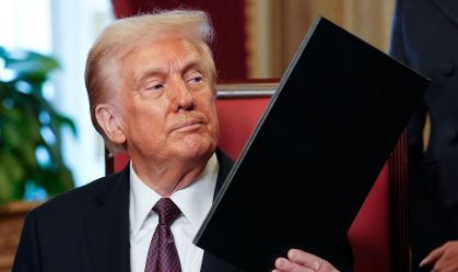 Trump demite diretor do órgão de proteção financeira dos EUA