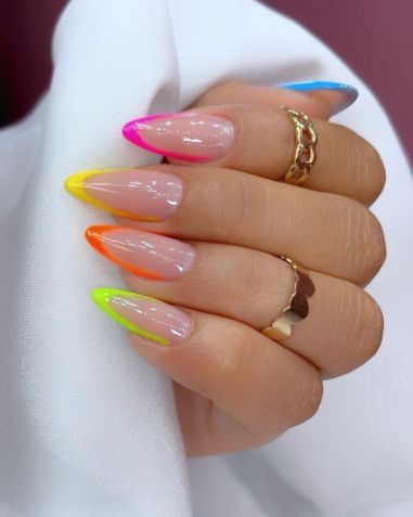 Francesinha neon • Reprodução/Pinterest