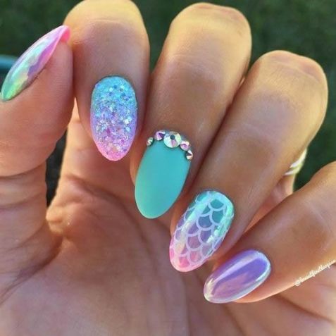 Unhas estilo sereia para o Carnaval 2025 • Reprodução/Pinterest