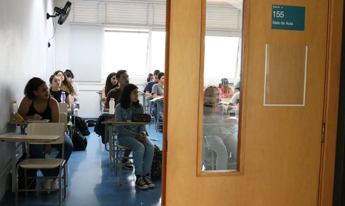Alunos fazem prova do Sisu