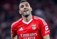 Quem é Vangelis Pavlidis, autor de hat-trick em Benfica x Barcelona