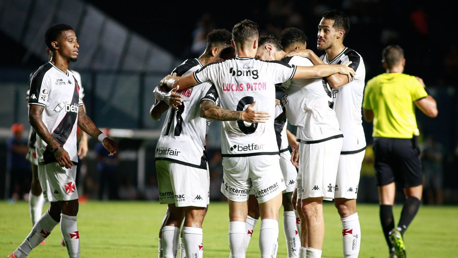 Vasco vence a Portuguesa-RJ, no São Januário