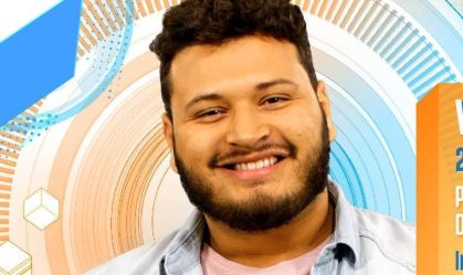 Ex-BBB Victor Hugo diz que fama o atrapalha em flertes: "Sempre somem"