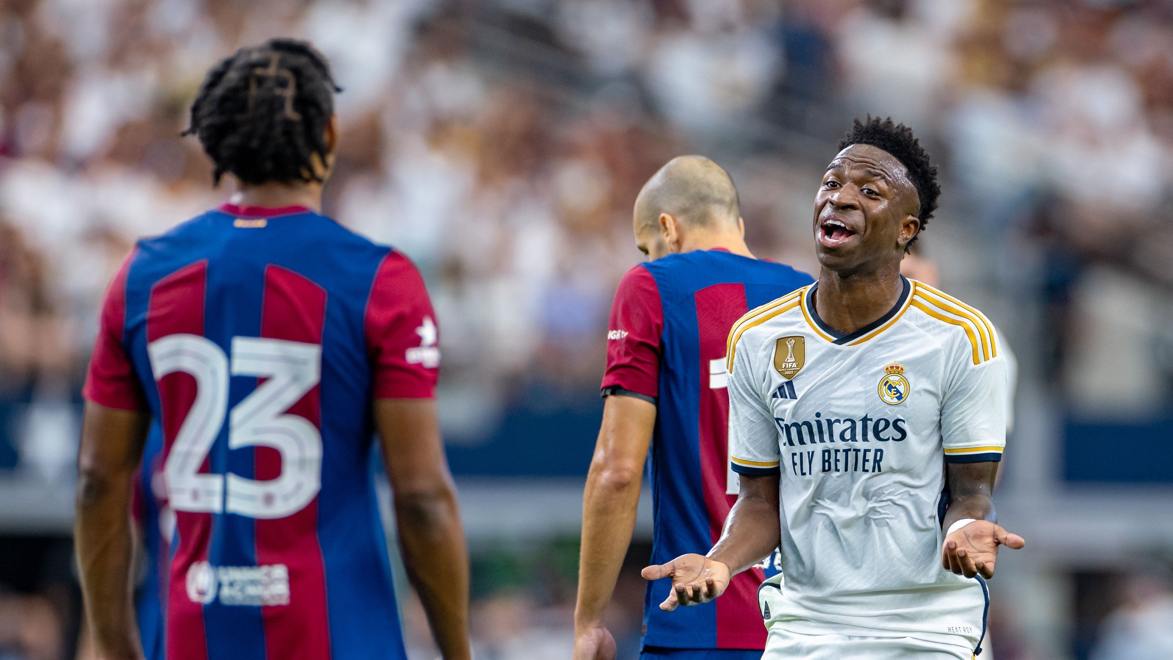 Vinicius Júnior em ação contra o Barcelona pela Supercopa da Espanha