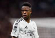 Vinicius Jr sofre racismo de torcida do Atlético antes de jogo da Champions