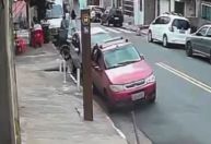 Vídeo: Motoqueiro empina moto, perde o controle e mata homem em SP