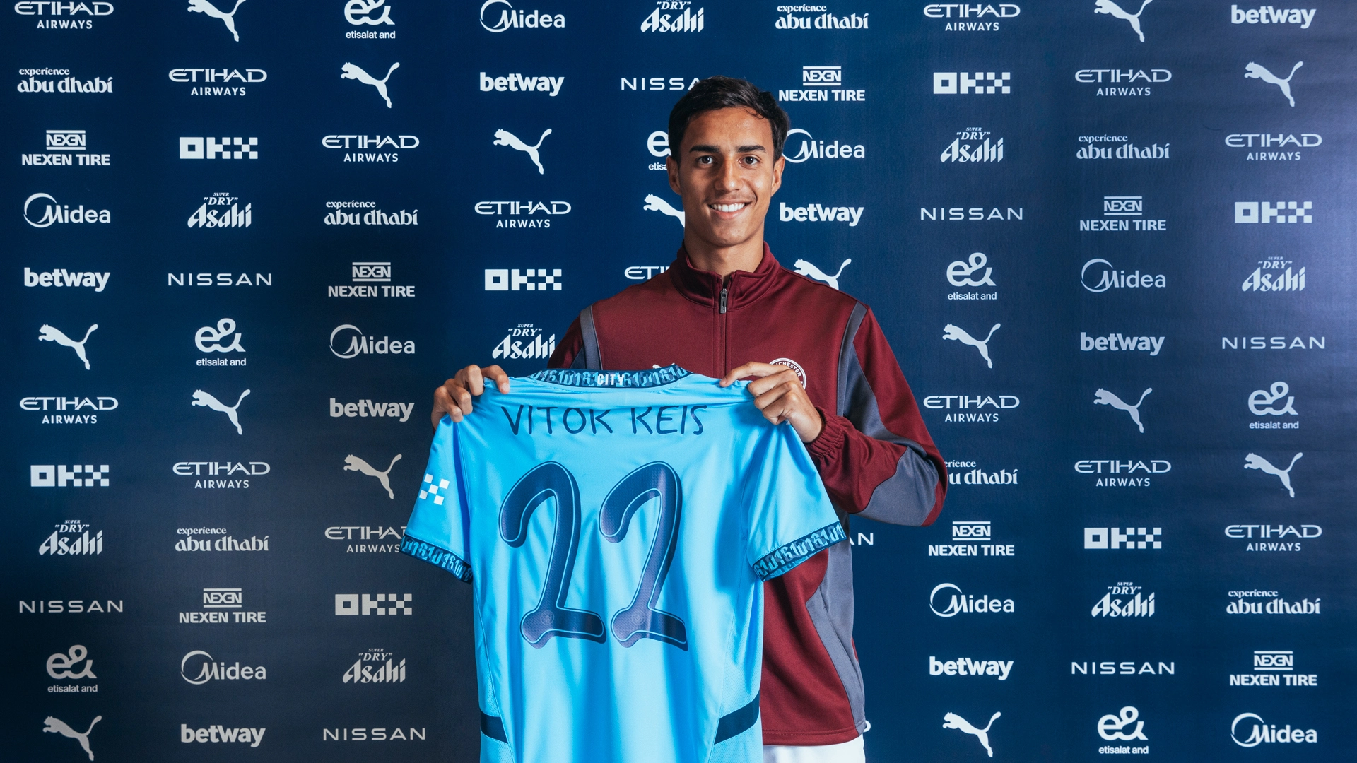 Vitor Reis, ex-Palmeiras, foi contratado pelo Manchester City