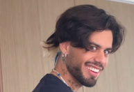 Zé Felipe pinta o cabelo e Virginia brinca: "Não pode ficar à toa"