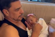 Zezé mostra vídeo fofo com a filha Clara: "Minha pequena"