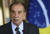 Ex-chanceler brasileiro diz que "Brasil deve ignorar ameaça" dos EUA