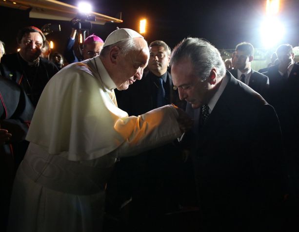 Papa Francisco e o ex-presidente Michel Temer • Divulgação/Anderson Riedel