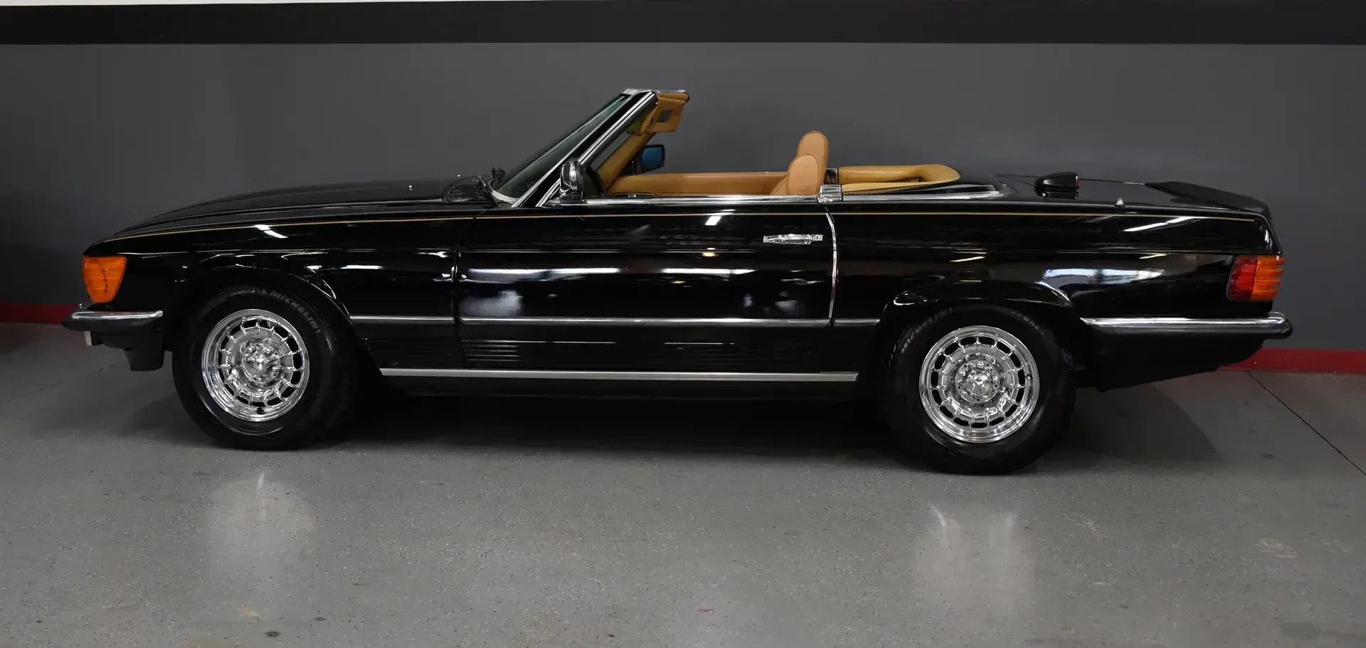 1984 Mercedez-Benz 500SL • Reprodução