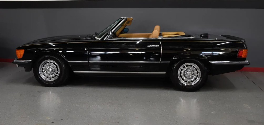 1984 Mercedez-Benz 500SL • Reprodução
