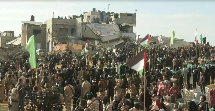 Integrantes do Hamas reunidos em Khan Younis, sul de Gaza • Reuters