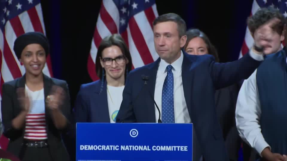 Imagem de destaque do post: Novo presidente do comitê do partido Democrata fala em confronto com Trump