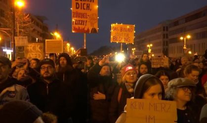 Milhares protestam em Berlim contra proposta de limitar a imigração