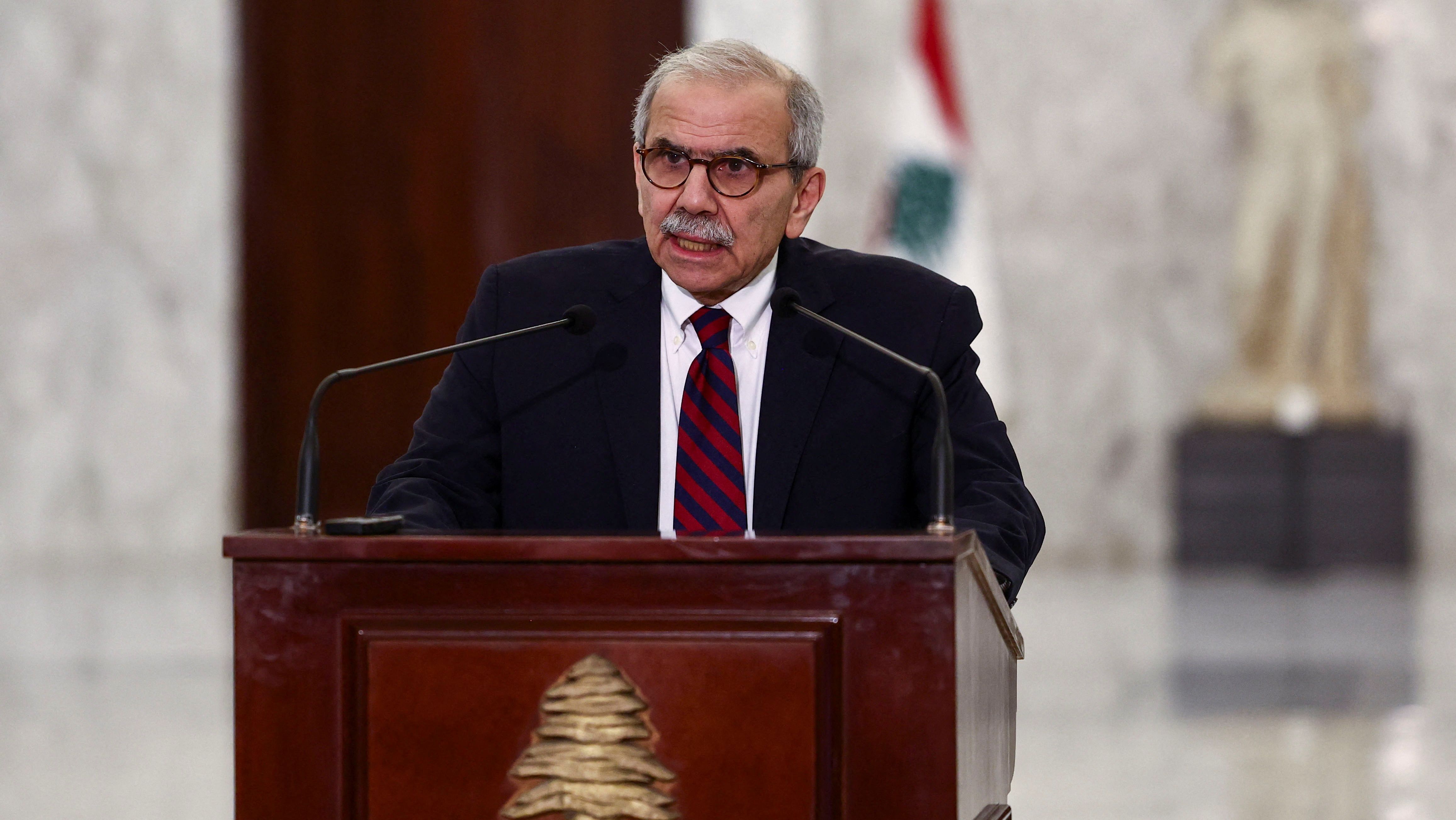 Primeiro-ministro Nawaf Salam faz declaração à imprensa, em Baabda, no Líbano