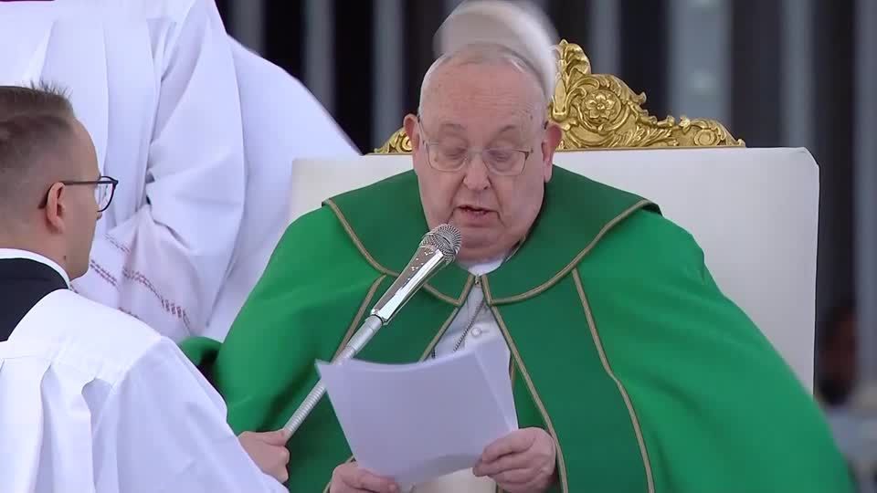 Papa Francisco pede que assessor leia discurso devido a dificuldades respiratórias