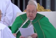 Com “dificuldades respiratórias”, Papa pede que assessor leia discurso