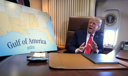 Trump assina decreto que cria Dia do Golfo da América