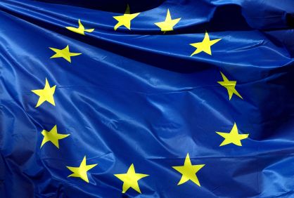 Bandeira da União Europeia na sede da Comissão Europeia, em Bruxelas, na Bélgica 01/02/2023 REUTERS/Yves Herman