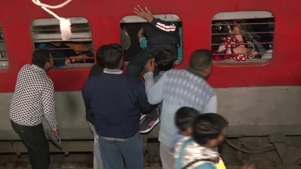 New Delhi railway station overcrowding leaves 15 dead