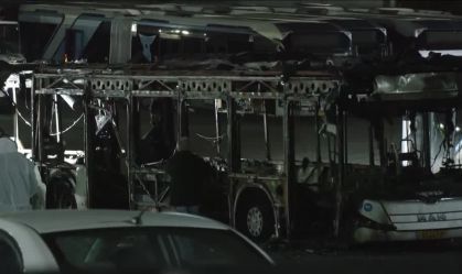 Israel: Explosões deixam ônibus destruídos na região de Tel Aviv