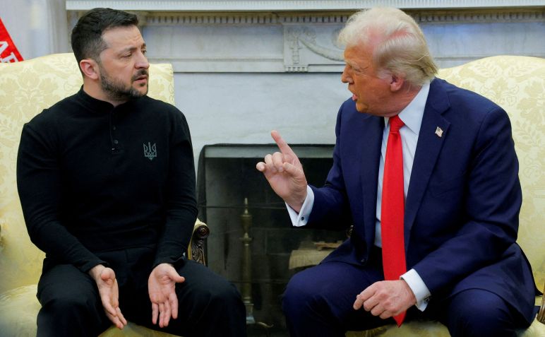 Zelensky e Trump discutem na Casa Branca 28/02/2028 REUTERS/Brian Snyder • REUTERS