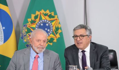 Fico no Ministério da Saúde até quando Lula quiser, diz Padilha à CNN