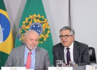 Fico no Ministério da Saúde até quando Lula quiser, diz Padilha à CNN
